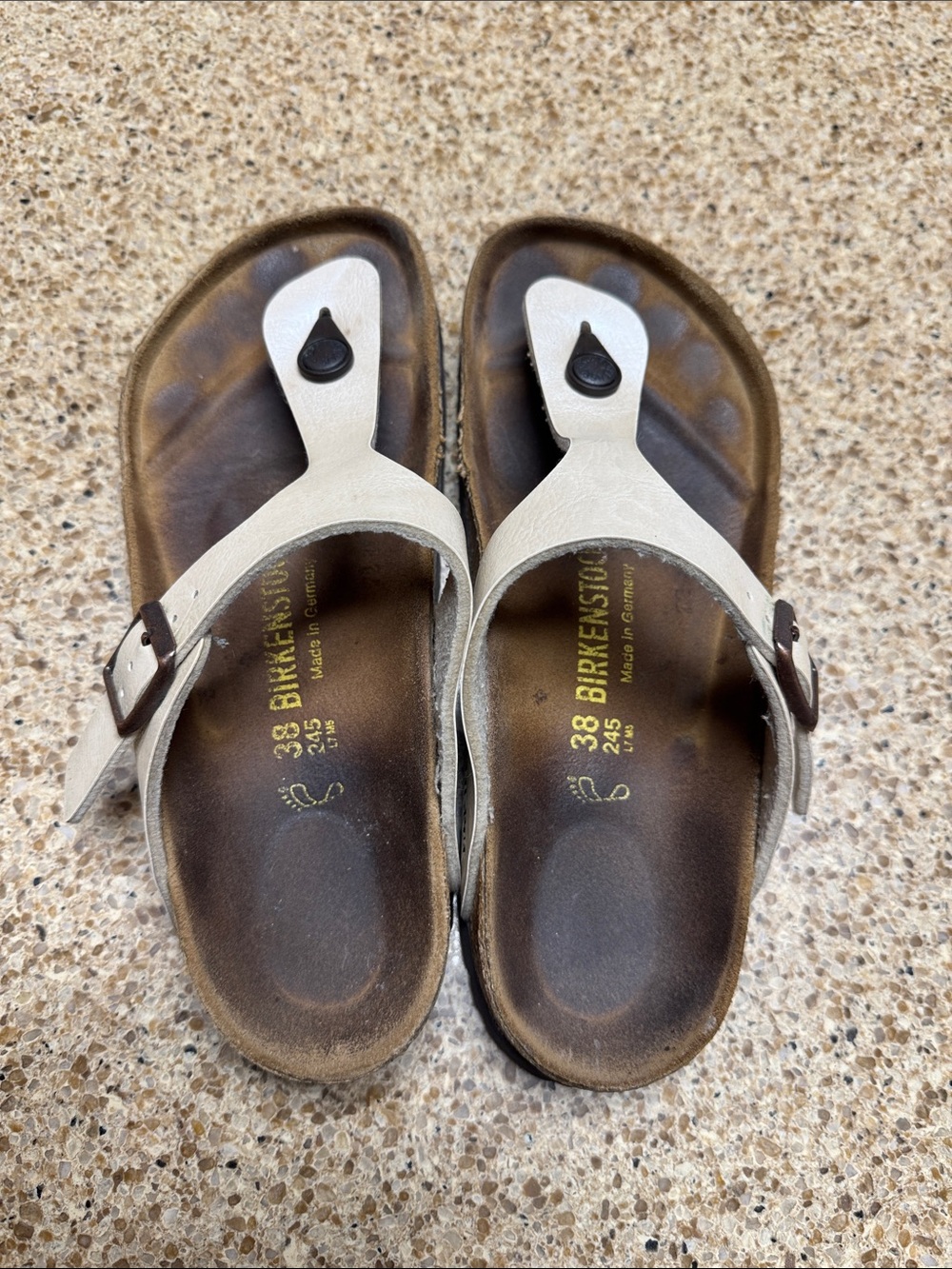 Birkenstock Gizeh Gold Leather T-Strap Toe Sandals - Picture 5 of 10